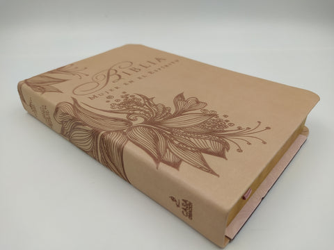 Biblia Reina Valera 60 Mujer en el espíritu beige piel concordancia 8 Puntos