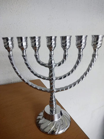 Menorah 7 brazos de pewter martillada con maguen