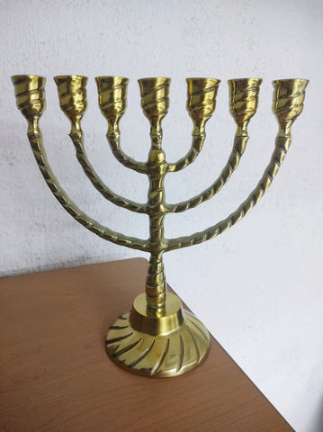 Menorah 7 brazos de laca dorada trenzada